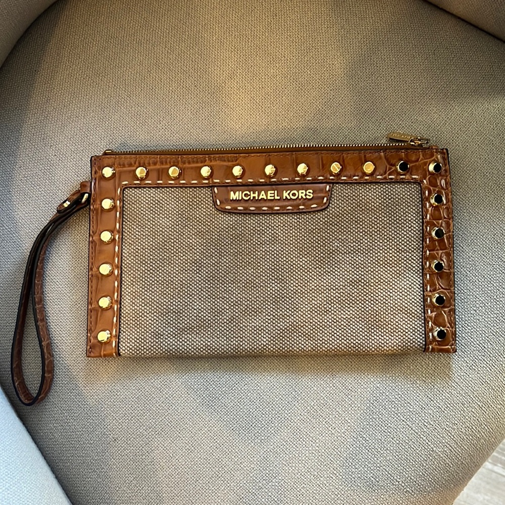 Like new Michael Kors wristlet